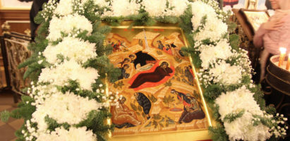 Христос раждается, славите